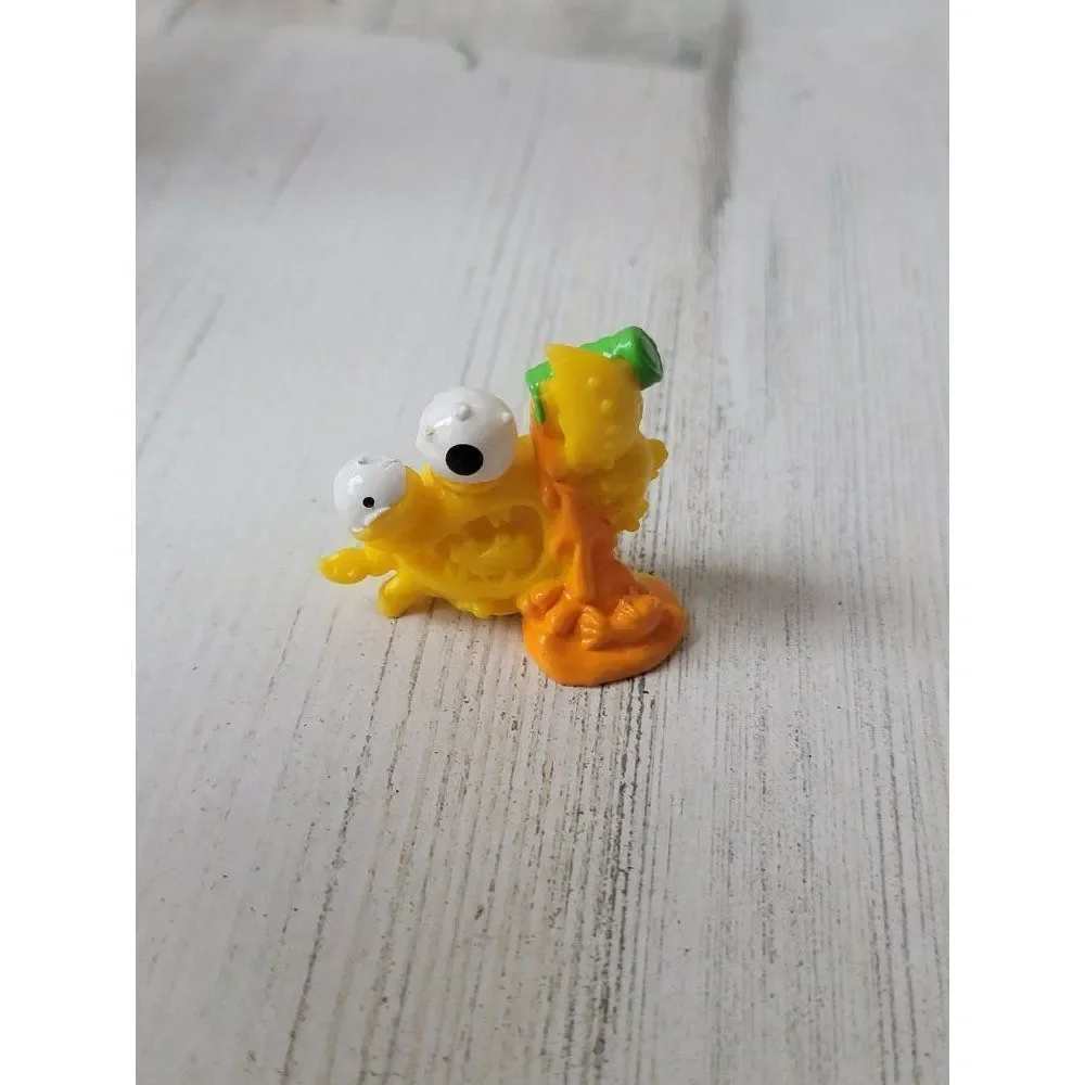 Moose Yellow mini crab creature toy‎ figure spill